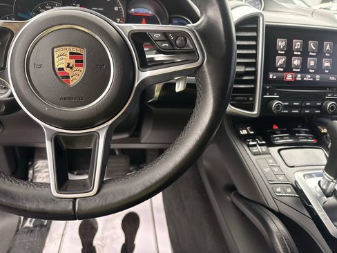 Used 2017 Porsche Cayenne Platinum Edition AWD/4WD image 18