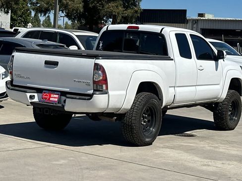 Used 2014 Toyota Tacoma PreRunner w/ TRD Sport Package RWD image 3