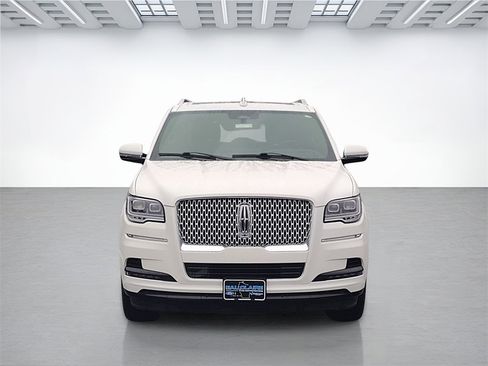 Certified 2024 Lincoln Navigator L Reserve image 8
