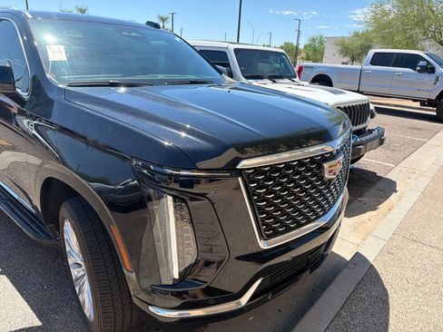 Used 2025 Cadillac Escalade ESV Premium Luxury w/ LPO, Floor Liner Package AWD/4WD image 3