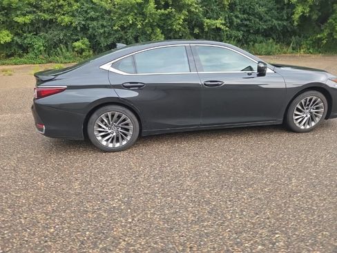 Used 2024 Lexus ES 300h Ultra Luxury w/ Accessory Package (Z1) FWD image 22