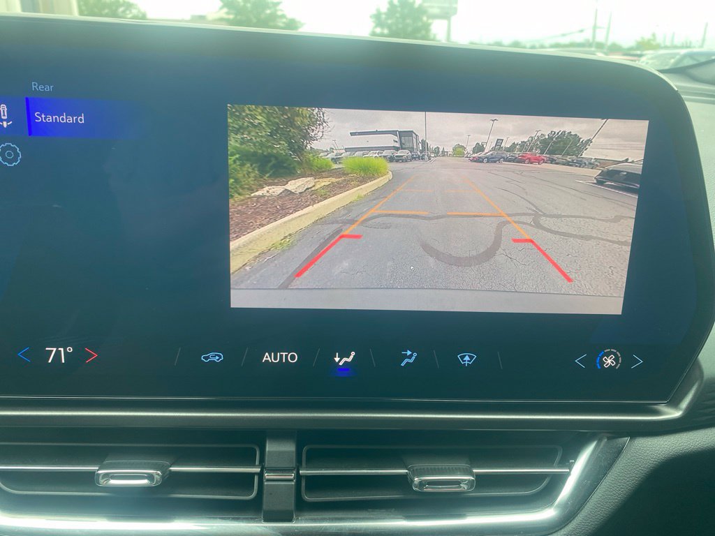 Used 2025 Chevrolet Equinox EV LT FWD image 23