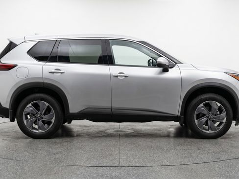 Used 2025 Nissan Rogue SV AWD/4WD image 11