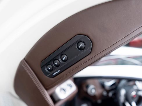 Used 2015 McLaren 650S Spider image 13