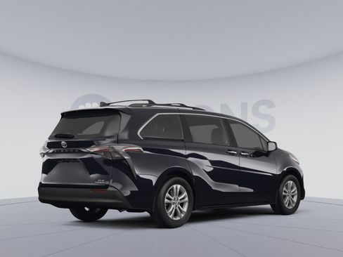 Used 2023 Toyota Sienna XLE FWD image 4