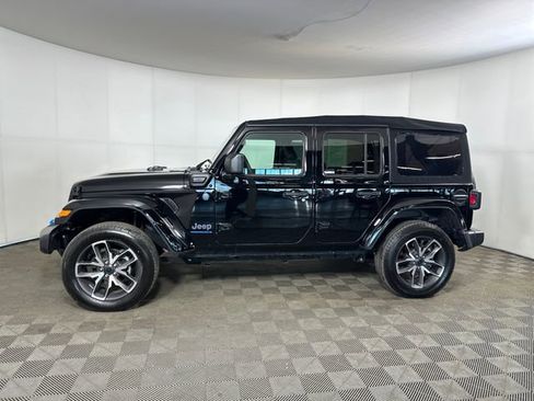 Used 2024 Jeep Wrangler Unlimited w/ Technology Group image 6