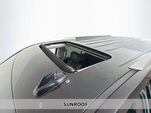 Used 2018 Cadillac Escalade Premium Luxury image 4