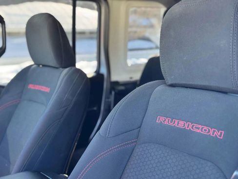 Used 2019 Jeep Wrangler Unlimited Rubicon w/ Cold Weather Group AWD/4WD image 15