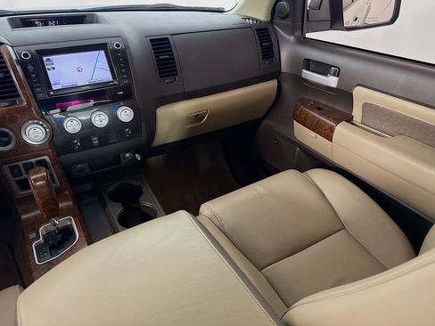 Used 2010 Toyota Tundra Limited image 25