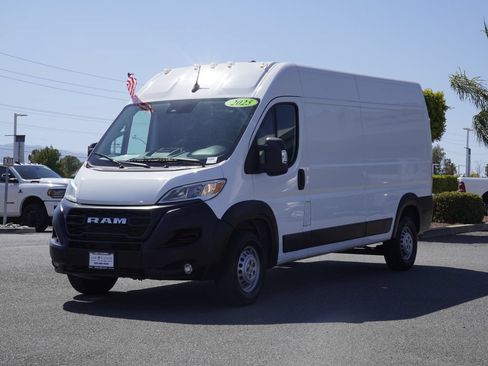 Used 2025 RAM ProMaster 2500 w/ Convenience Group FWD image 8