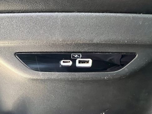 Used 2023 Chrysler Pacifica Touring-L image 49