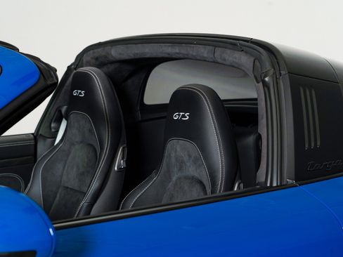 Used 2018 Porsche 911 Targa 4 GTS image 12