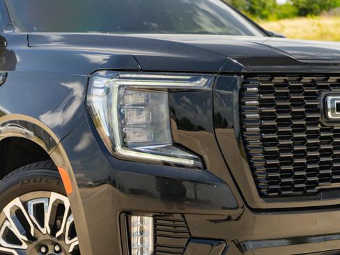 Used 2023 GMC Yukon XL Denali Ultimate AWD/4WD image 3
