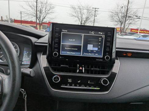 Used 2022 Toyota Corolla LE image 20