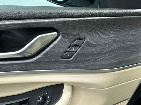 Used 2021 Jeep Grand Cherokee L Limited w/ Luxury Tech Group II image 12