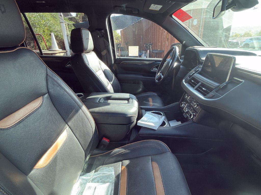Used 2021 GMC Yukon XL AT4 w/ Technology Package AWD/4WD image 7