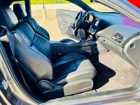 Used 2016 Dodge Challenger SRT w/ Technology Group image 21