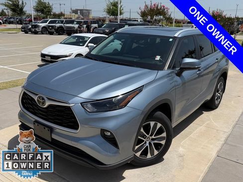 Used 2024 Toyota Highlander XLE FWD image 4