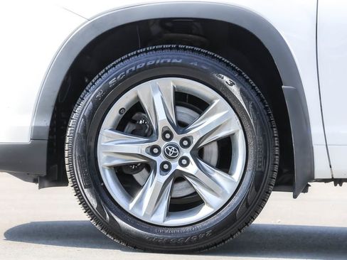 Used 2017 Toyota Highlander Limited AWD/4WD image 18