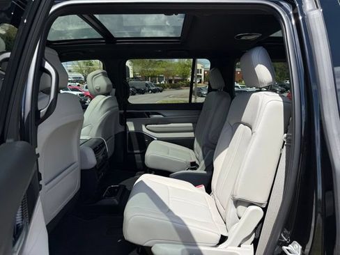 New 2026 Jeep Grand Wagoneer 4WD w/ Premium Group I image 25