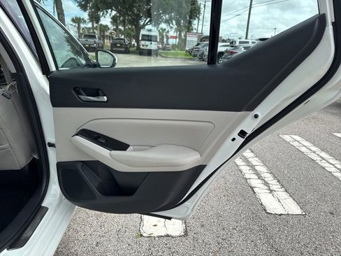 Used 2022 Nissan Altima 2.5 Platinum image 17