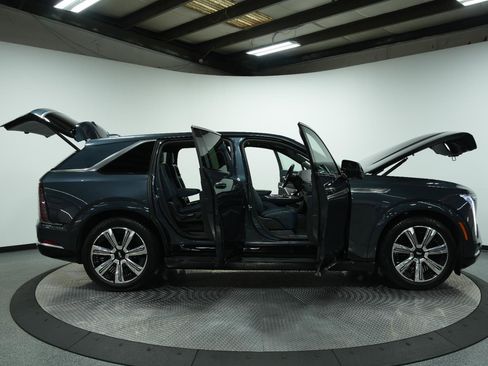 Used 2025 Cadillac Escalade IQ Luxury 2 w/ LPO, Premium Carpet Package AWD/4WD image 10
