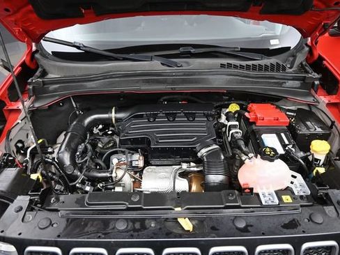 Used 2023 Jeep Renegade Latitude w/ Premium Group AWD/4WD image 45