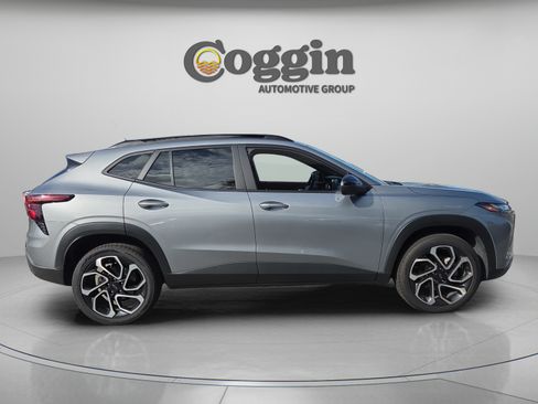 Used 2025 Chevrolet Trax RS FWD image 6