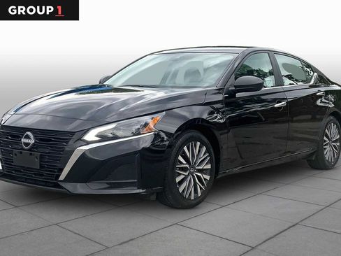 Used 2024 Nissan Altima 2.5 SV FWD image 1