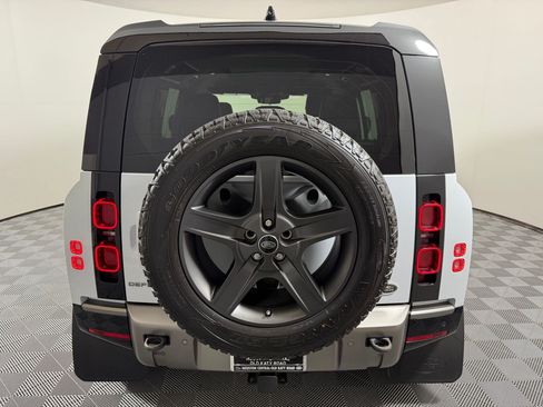 Used 2021 Land Rover Defender 110 X-Dynamic SE AWD/4WD image 10