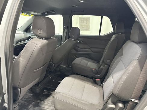 Used 2023 Chevrolet Traverse LT FWD image 17