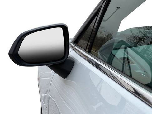 New 2026 Chevrolet Equinox EV LT image 10