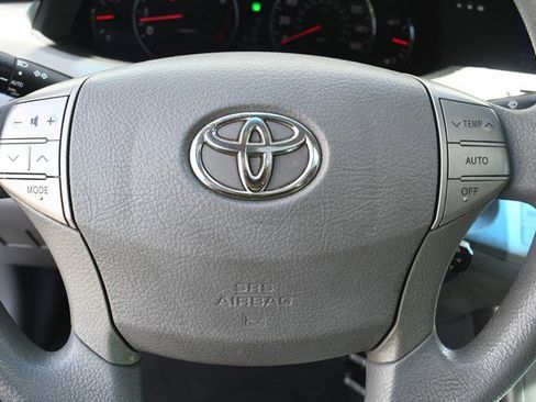 Used 2005 Toyota Avalon XL image 31