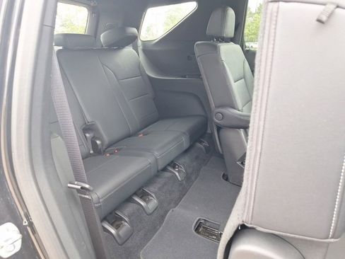 Used 2025 Chevrolet Traverse LT image 31