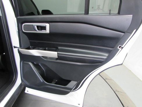Used 2020 Ford Explorer XLT w/ Equipment Group 202A AWD/4WD image 19