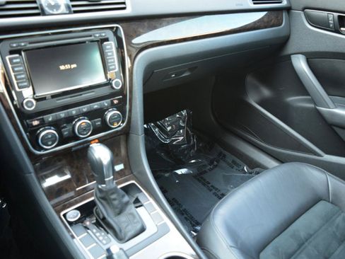 Used 2014 Volkswagen Passat TDI SEL Premium FWD image 22