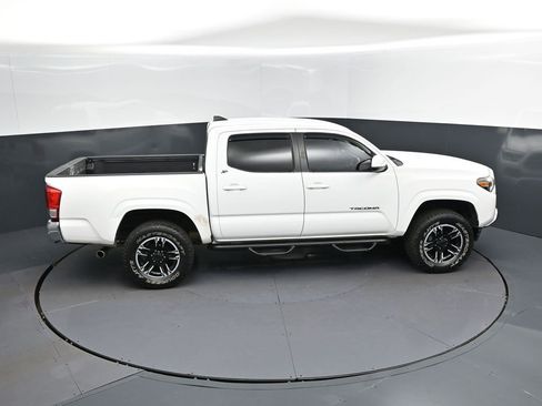 Used 2016 Toyota Tacoma SR5 w/ Towing Package image 36