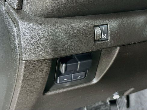 Used 2023 Chevrolet Colorado Trail Boss w/ Technology Package AWD/4WD image 12