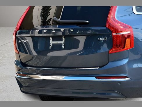 Certified 2023 Volvo XC90 B6 Ultimate w/ Protection Package Premier AWD/4WD image 31