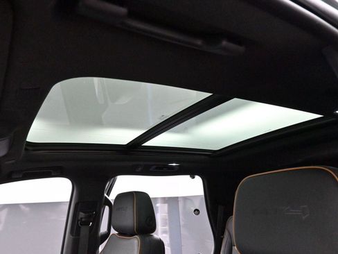 Used 2022 GMC Yukon AT4 image 32