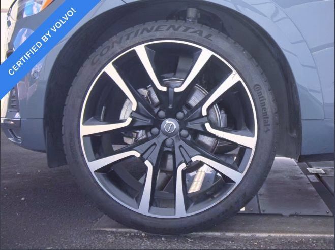 Used 2023 Volvo XC60 B5 Ultimate w/ Protection Package Premier FWD image 4