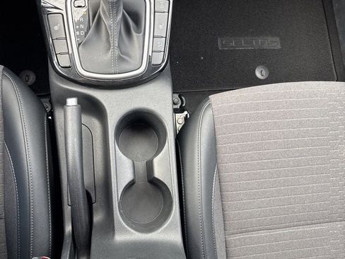 Used 2023 Kia Seltos S w/ Navigation Package image 17