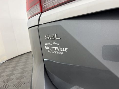 Used 2024 Volkswagen Atlas SEL image 3