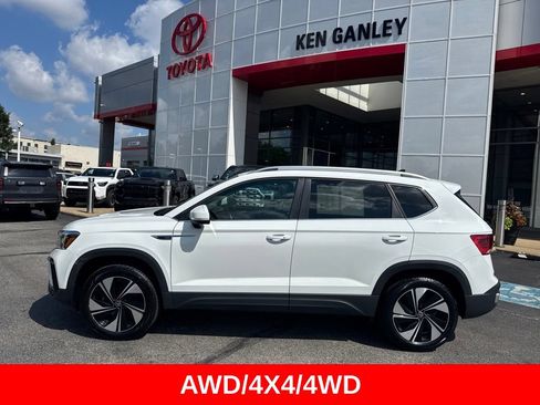Used 2024 Volkswagen Taos SE AWD/4WD image 3