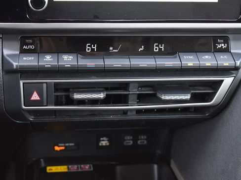 Used 2025 Toyota Camry LE image 10