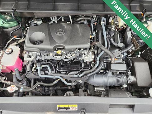 Used 2024 Toyota Highlander XLE image 33