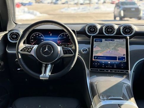 Used 2025 Mercedes-Benz GLC 300 4MATIC image 27