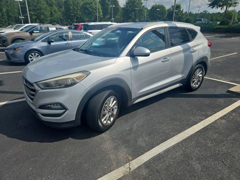 Used 2018 Hyundai Tucson SEL FWD image 2