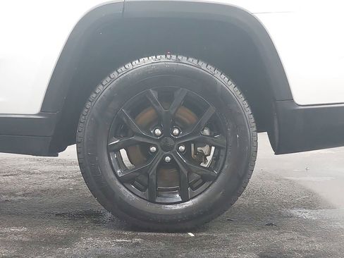 Used 2024 Jeep Grand Cherokee L Laredo image 35