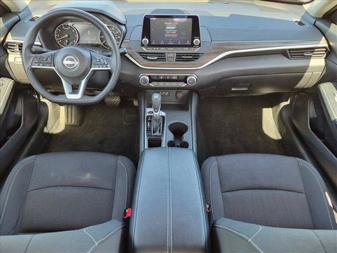 Used 2025 Nissan Altima 2.5 SV FWD image 16